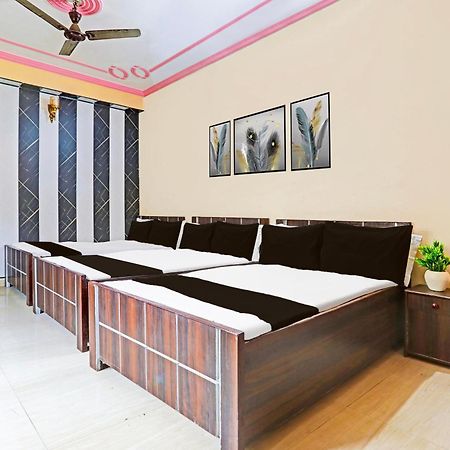 Hotel O Arvi Guest House Varanasi Bagian luar foto
