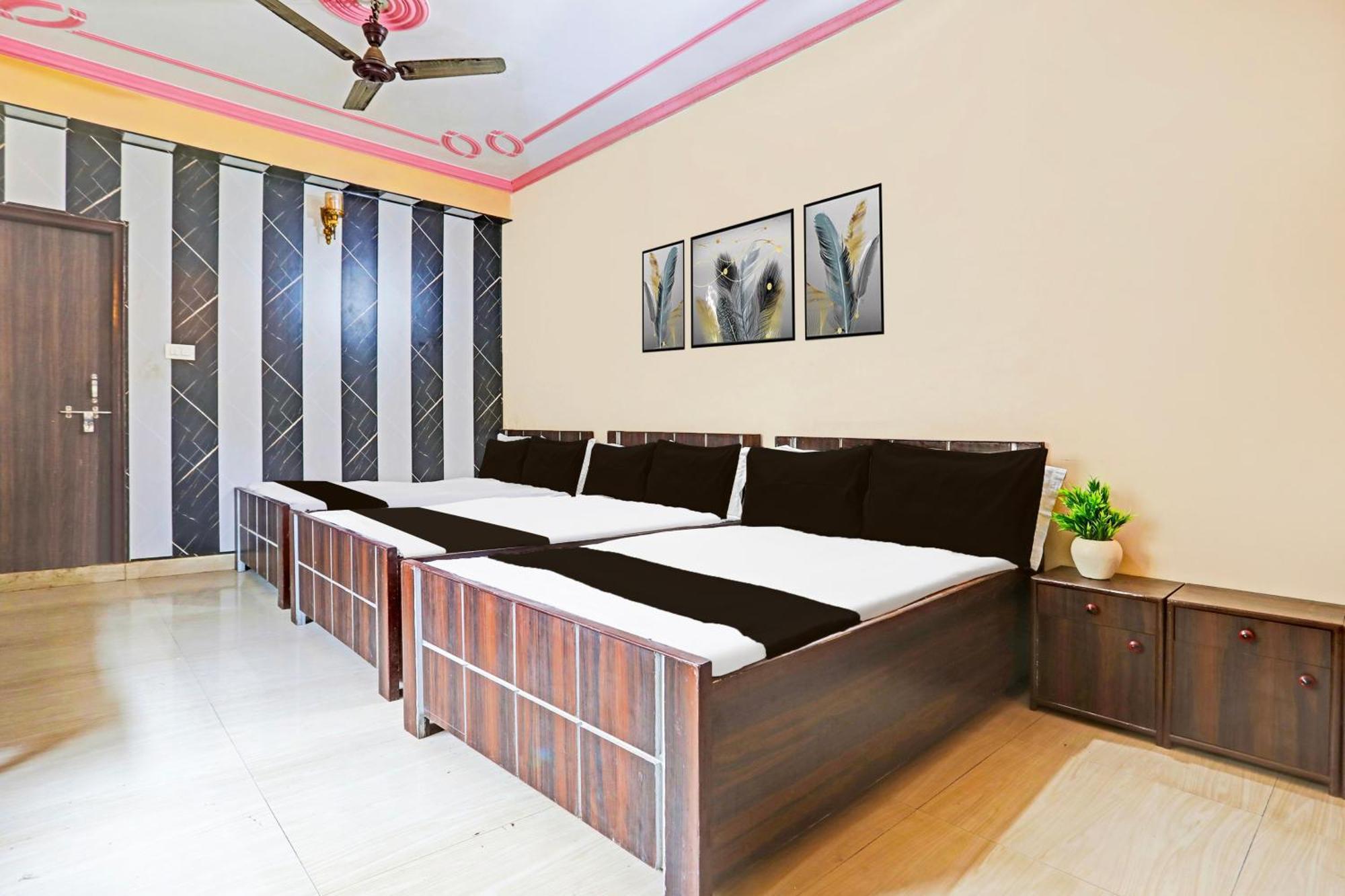 Hotel O Arvi Guest House Varanasi Bagian luar foto