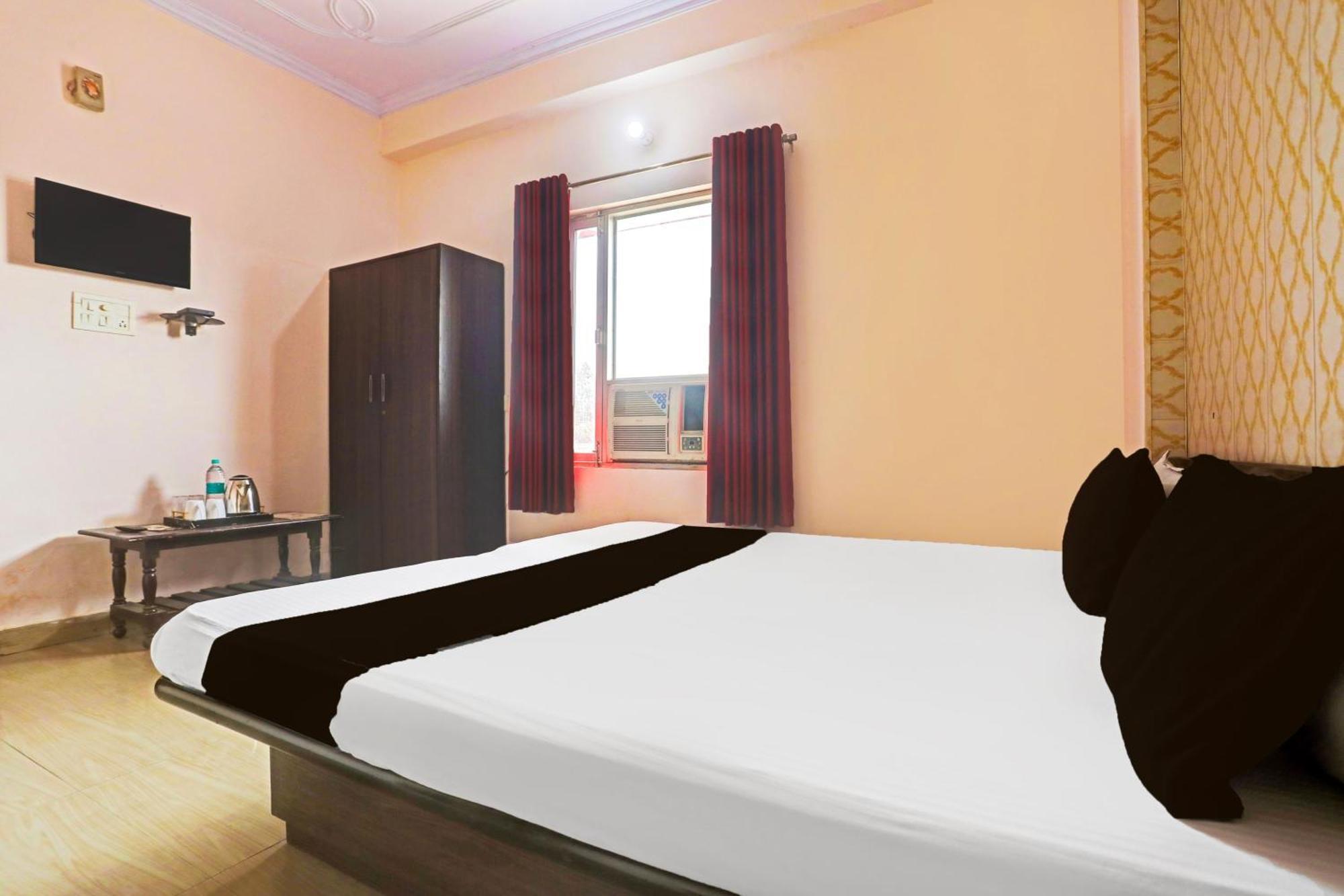 Hotel O Arvi Guest House Varanasi Bagian luar foto