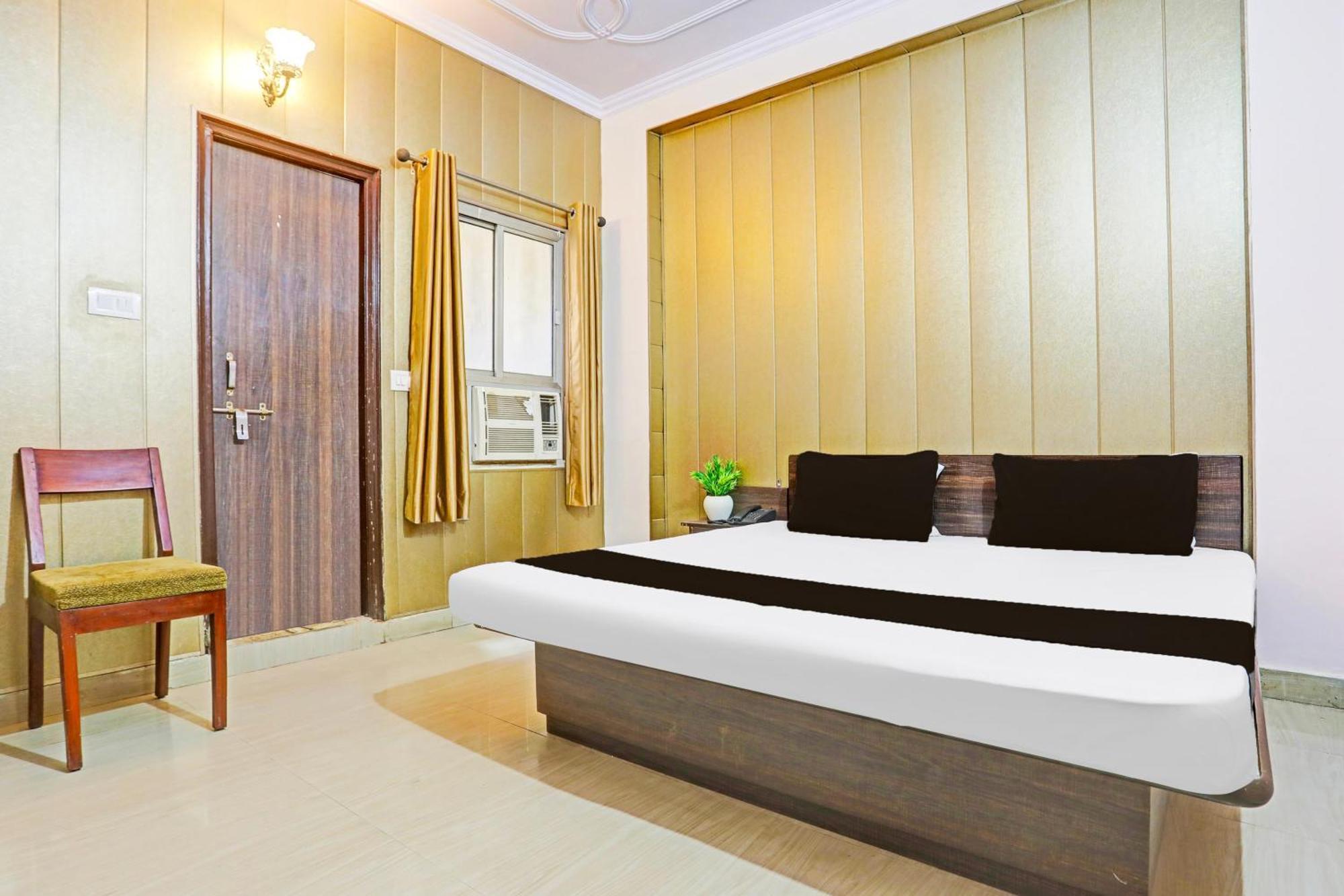 Hotel O Arvi Guest House Varanasi Bagian luar foto