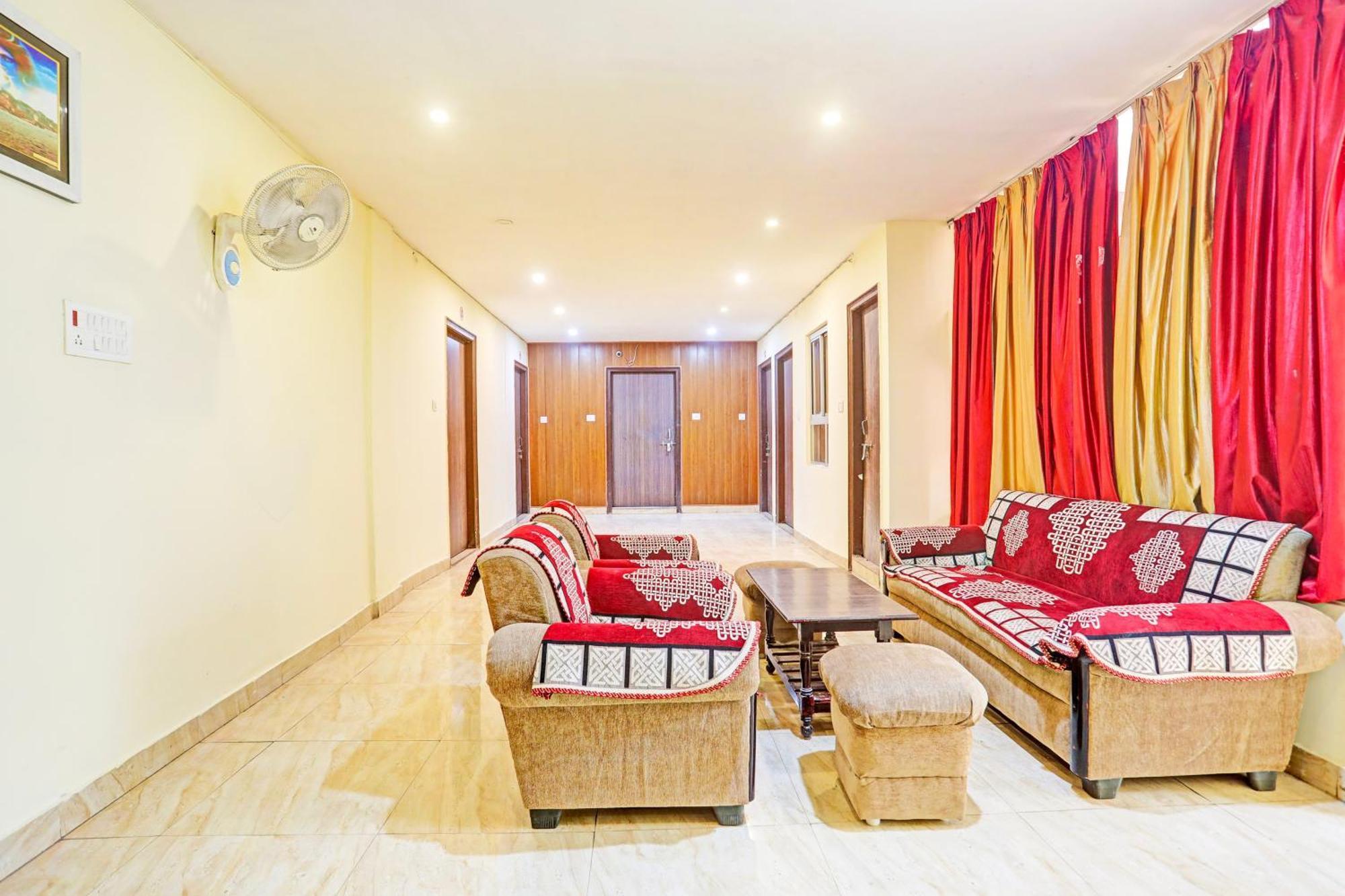 Hotel O Arvi Guest House Varanasi Bagian luar foto