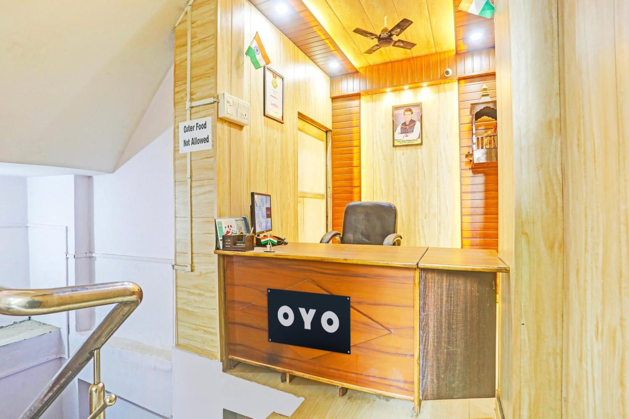 Hotel O Arvi Guest House Varanasi Bagian luar foto