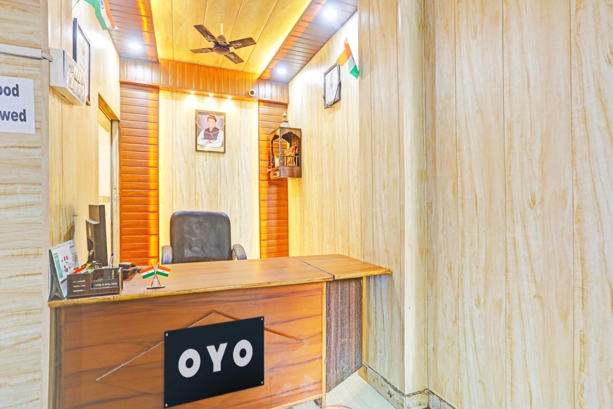 Hotel O Arvi Guest House Varanasi Bagian luar foto