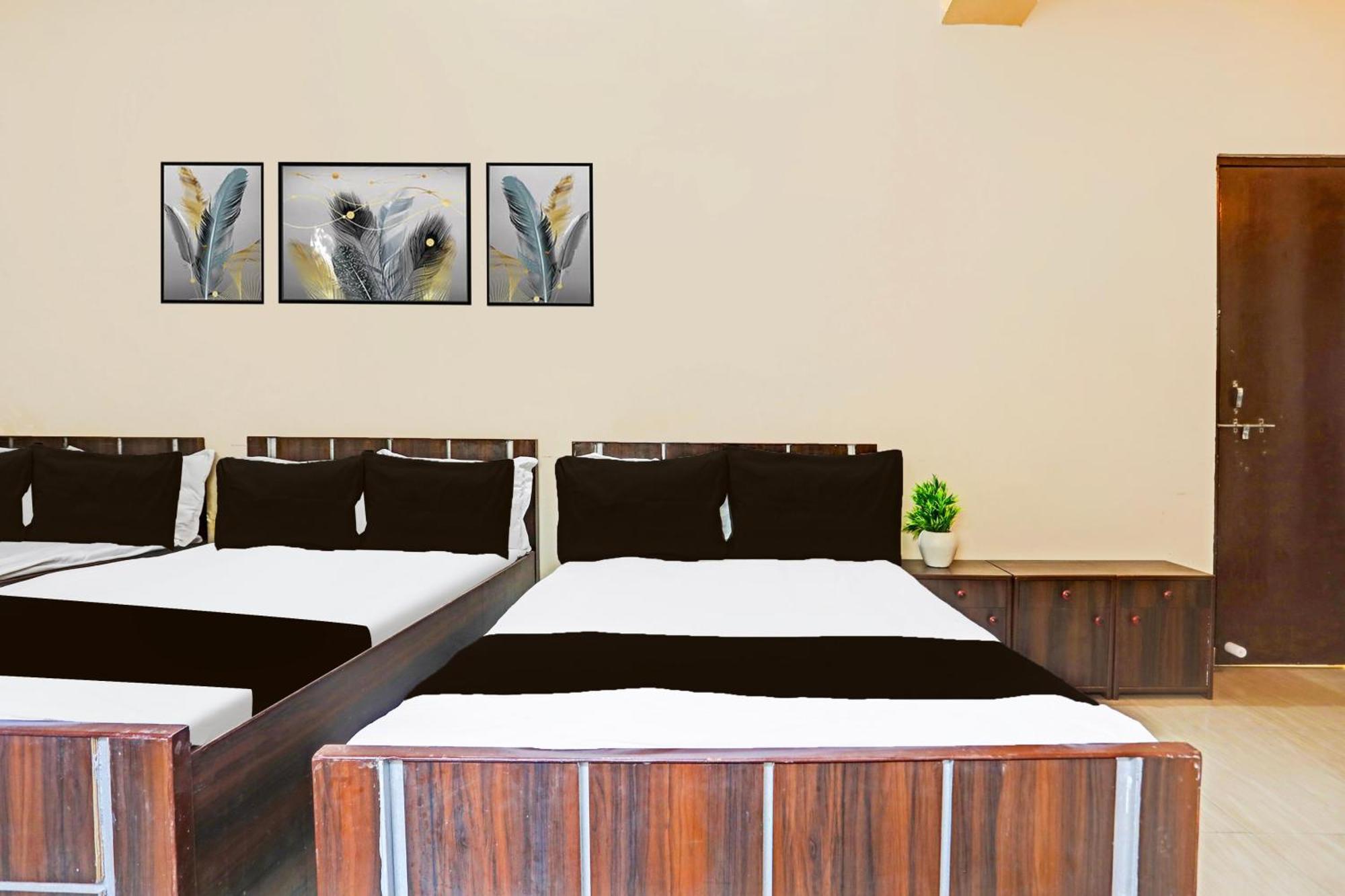 Hotel O Arvi Guest House Varanasi Bagian luar foto