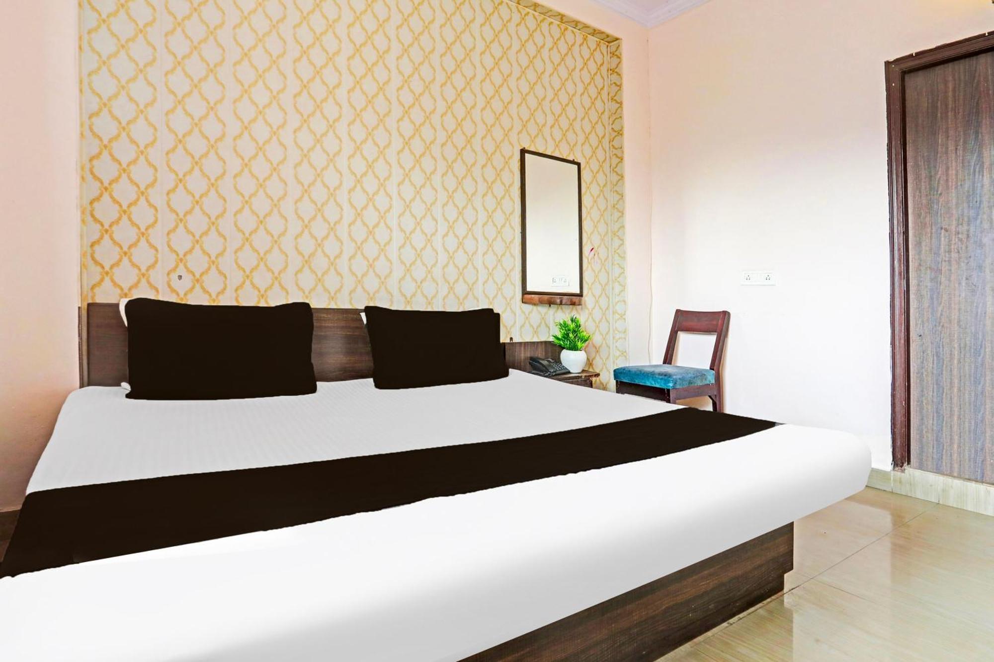 Hotel O Arvi Guest House Varanasi Bagian luar foto