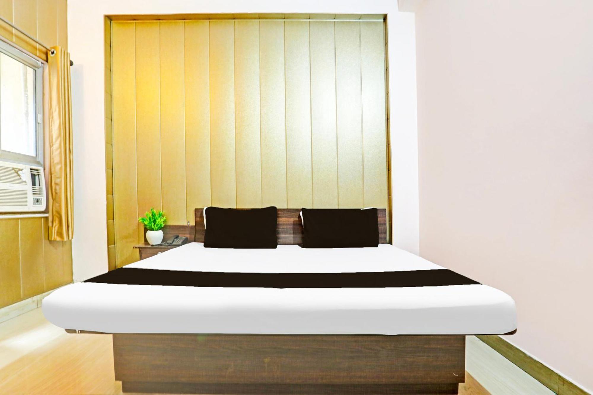 Hotel O Arvi Guest House Varanasi Bagian luar foto